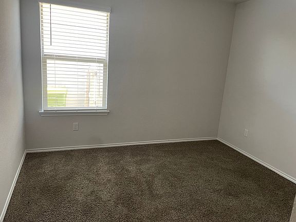 4th image of 1161 Oxford Ln