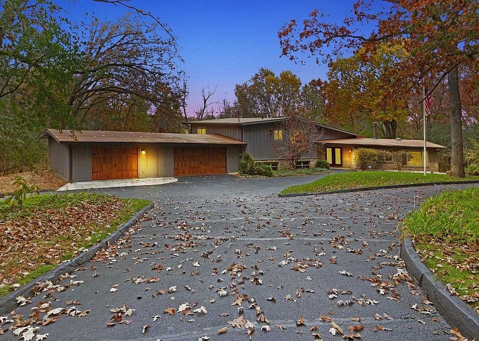1st image of 7184 Kinnikinnick Dr