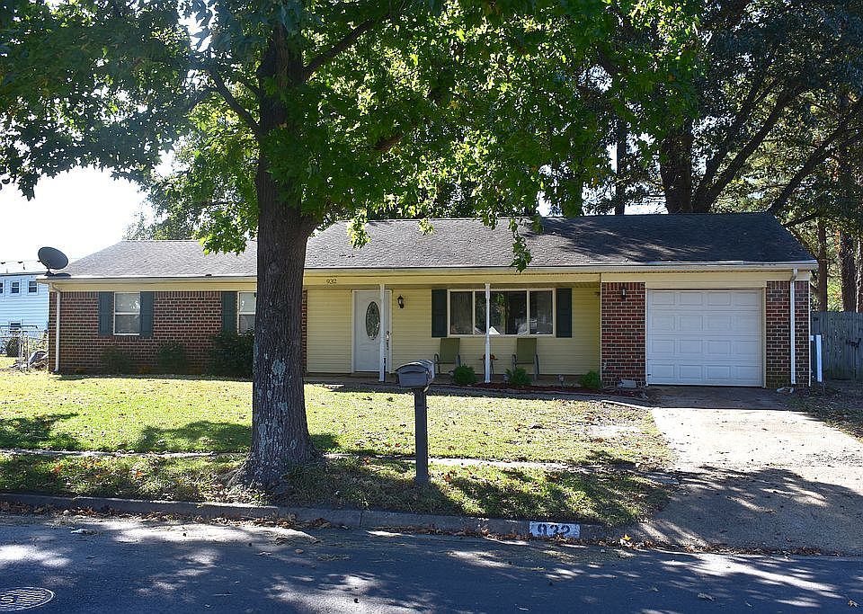 1st image of 932 Sir Lancelot Dr