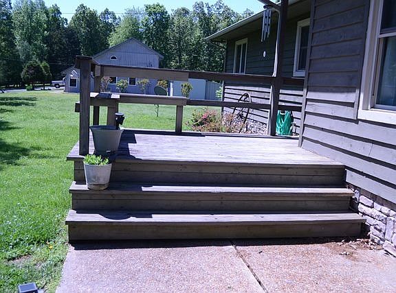 3rd image of 751 Autumn Ln