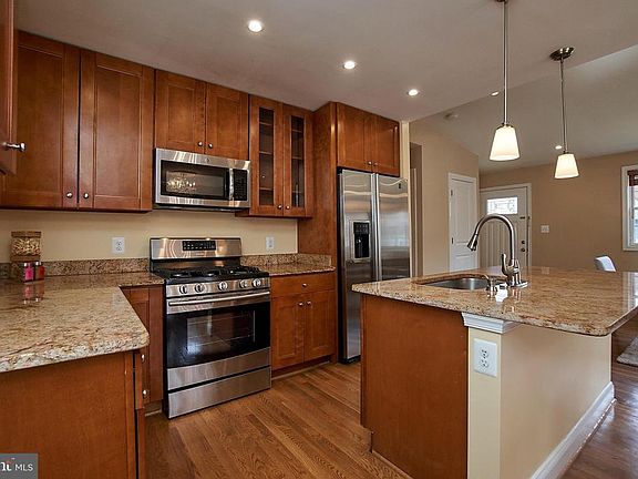 Custom cabinets and gas stove