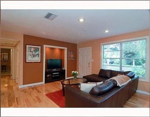3rd image of 3412 W Leona St