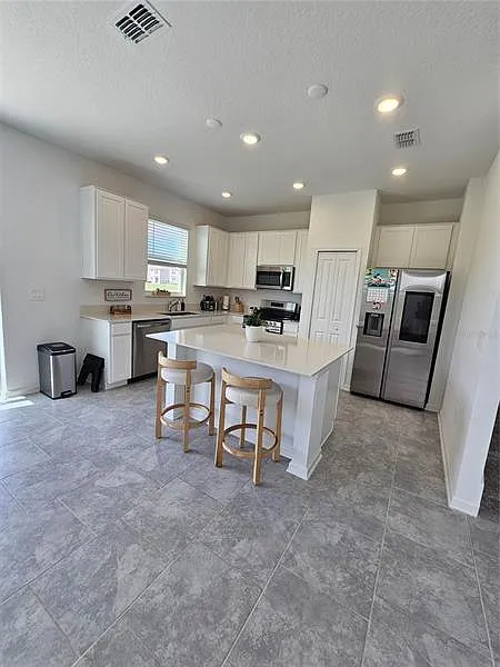 3 bed, 1888 sqft, $2,200 — Photo 4