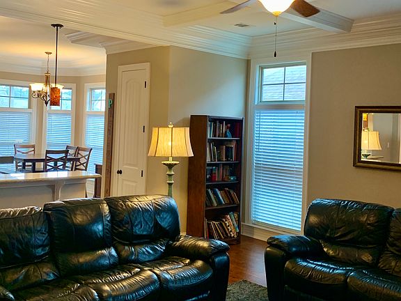 5th image of 505 Palm Breeze Dr