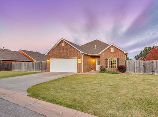2413 Arlington Dr, Enid, OK 73703
