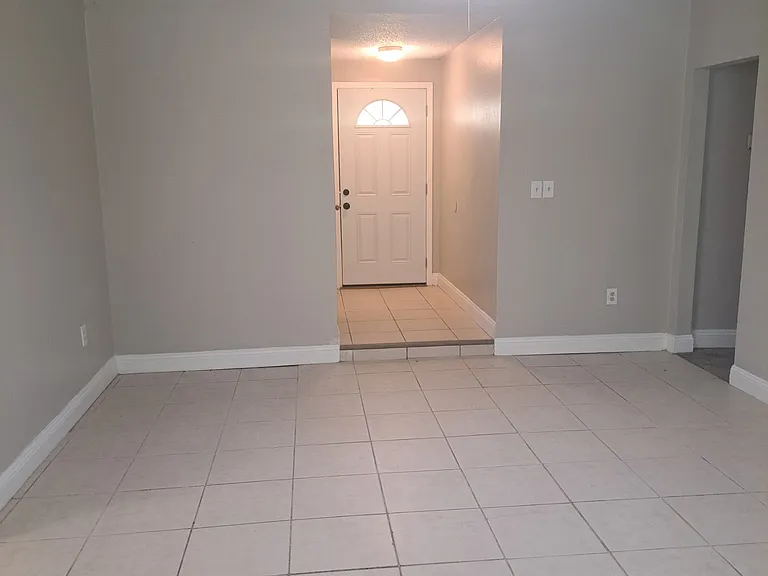 126 Foxbriar St — Photo 2