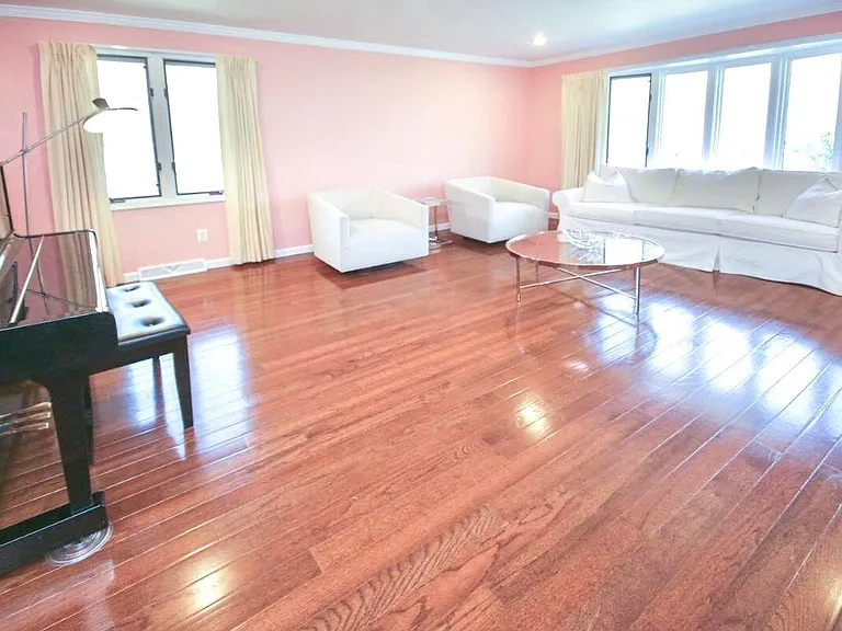 1120 Cymry Dr — Photo 3