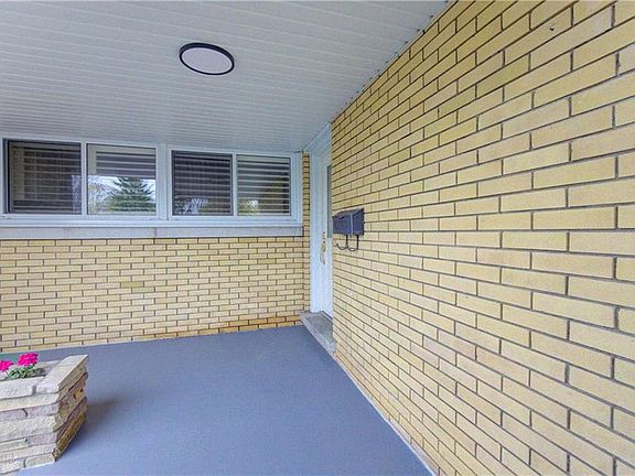 4th image of 153 Woodhaven Rd