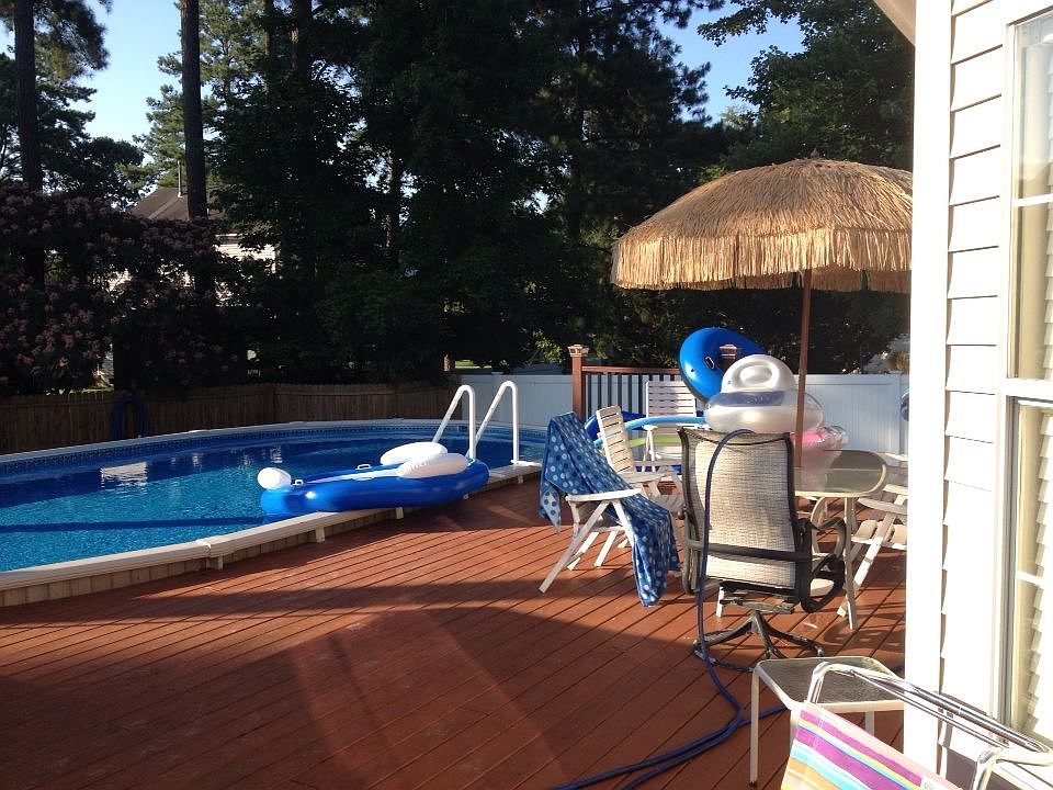 BACK DECK AND POOL