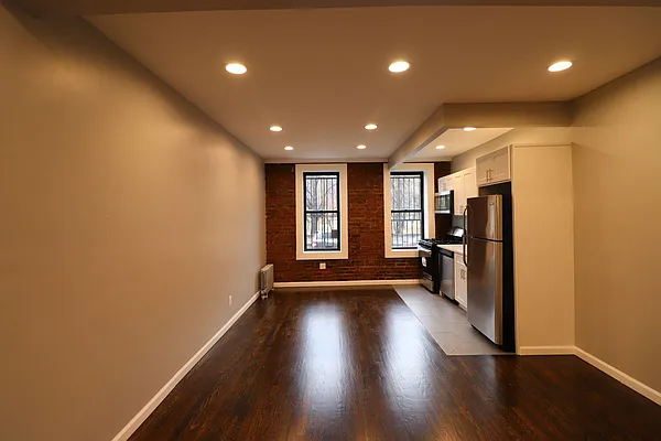 Rented by Bruma Realty LLC | media 8