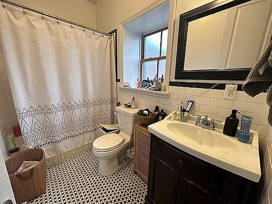 3rd image of 71 Lafayette Ave #3R