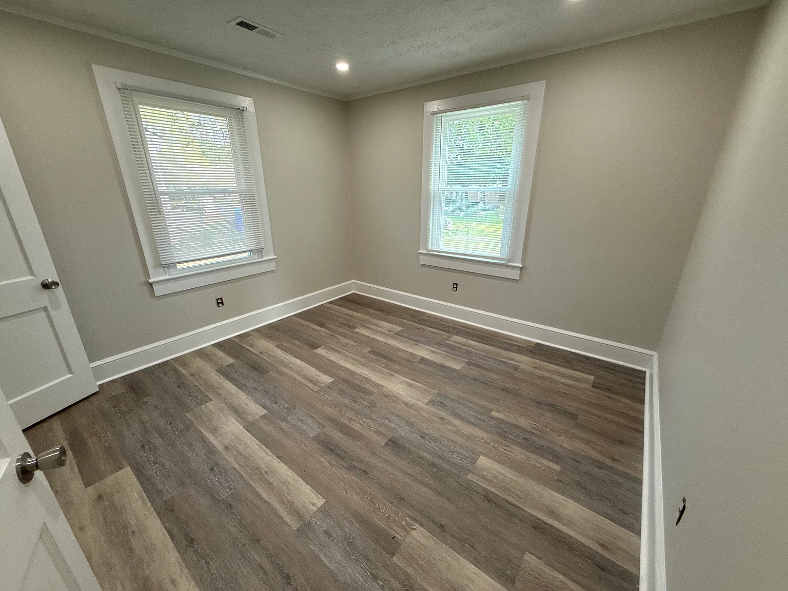 1009 Warren St — Photo 2