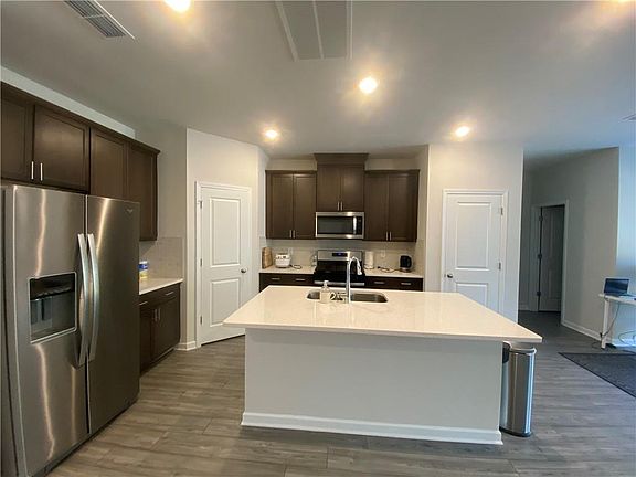 4th image of 238 Timberland Ave