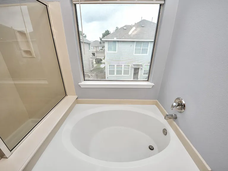 16526 Cairngrove Ln — Photo 38