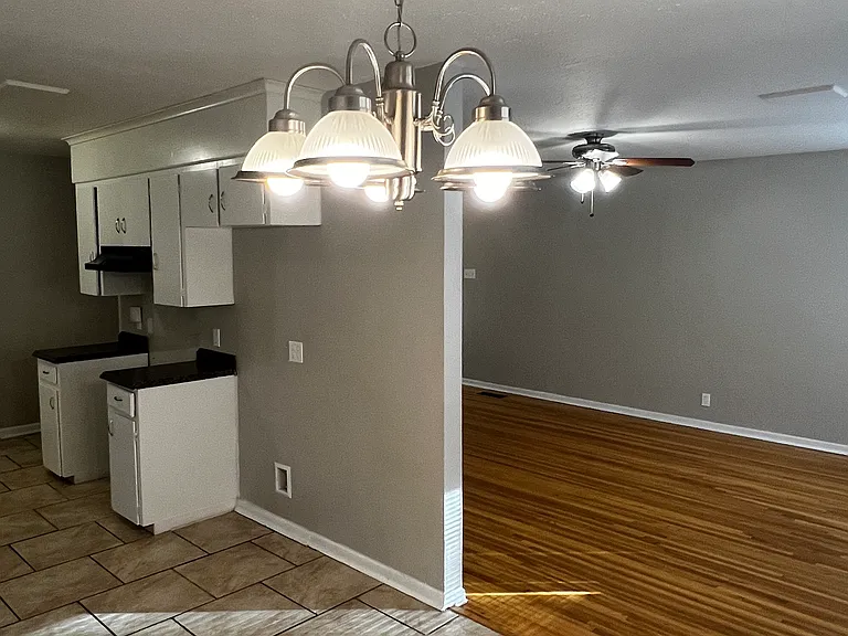 4016 Maple St — Photo 8