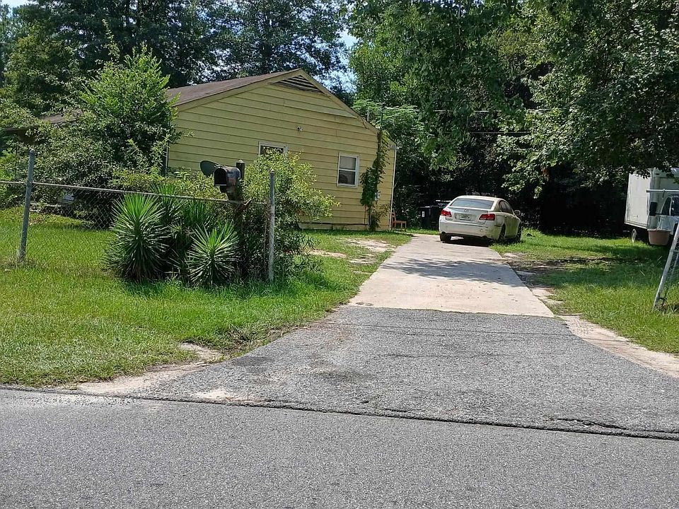 2nd image of 505 Camellia Cir