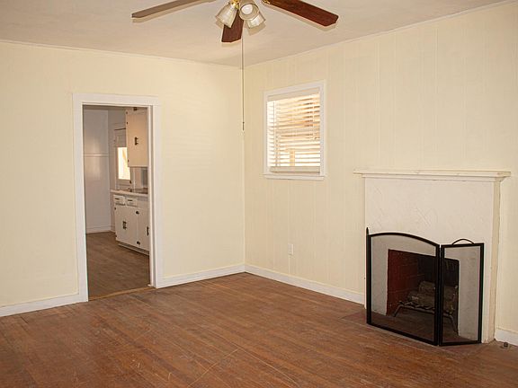 2nd image of 908 W Avenue H