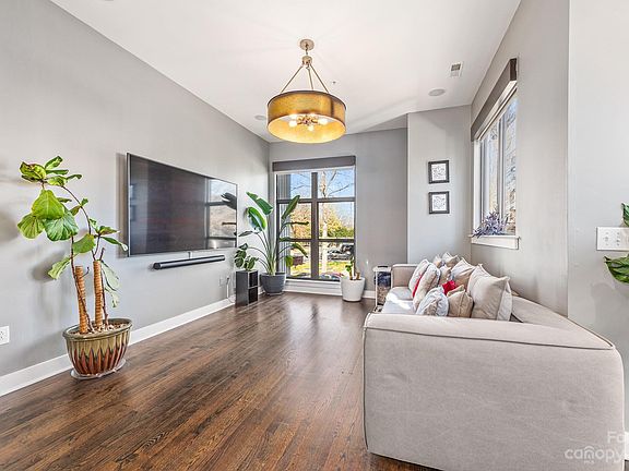 3rd image of 672 Garden District Dr