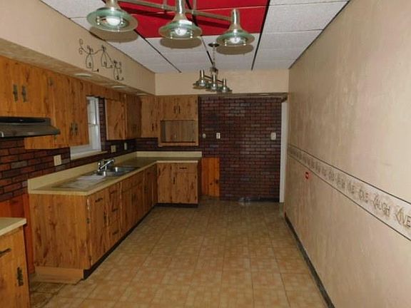 2nd image of 3077 Auberle St