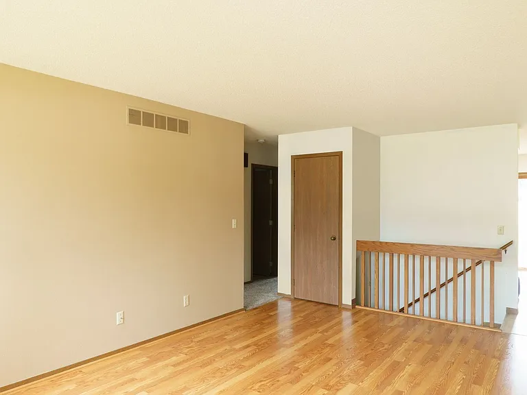 617 Onyx St — Photo 6