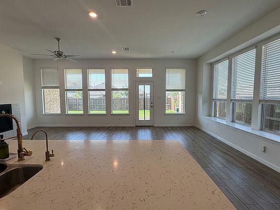 4th image of 1148 Canuela Way
