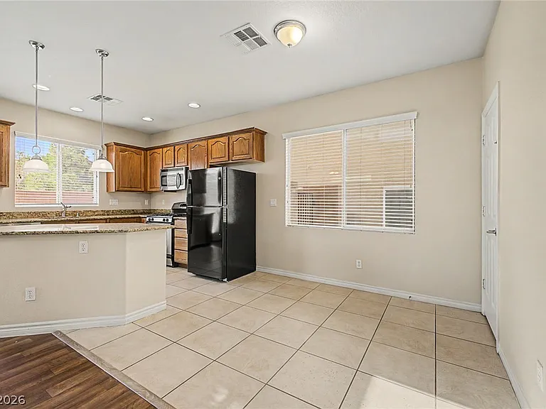 10560 Laurelwood Lake Ave — Photo 7