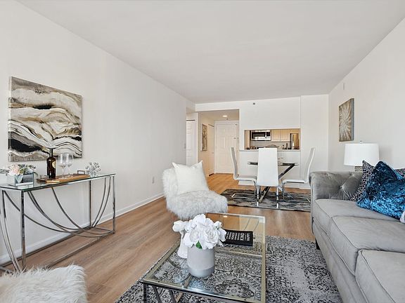 4th image of 1 2nd St APT 2506