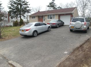 346 Oakland Ave, Central Islip, NY 11722