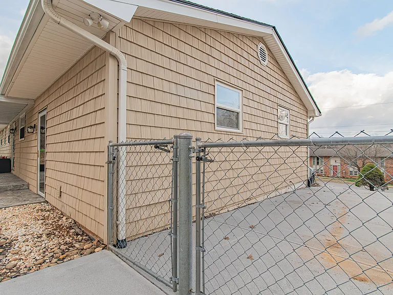 7707 Windsong Rd — Photo 10