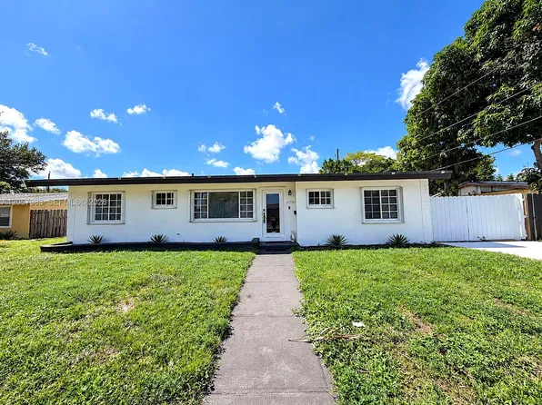 19730 NW 3rd Ct, Miami Gardens, FL 33169