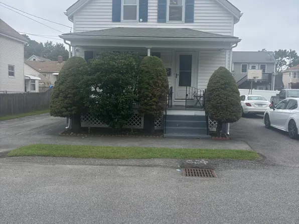 35 Collins St, Bristol, RI 02809