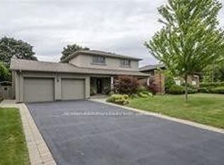 4 Silvergrove Rd, Toronto, ON M2L 2N6