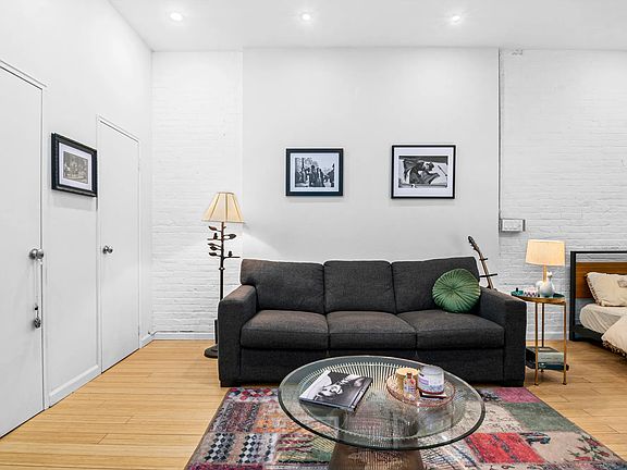 5th image of 720 Greenwich St APT 2M