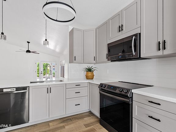 3rd image of 6536 W DESERT HOLLOW Drive