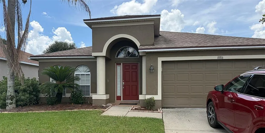 4 bed, 2.5 bath, 1978 sqft, $2,400 — Photo 1