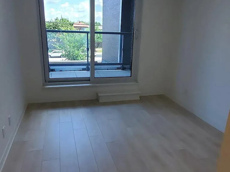 7950 Bathurst St #210 — Photo 3