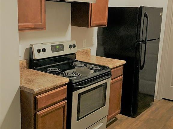 2nd image of 876 Ivydale Ln
