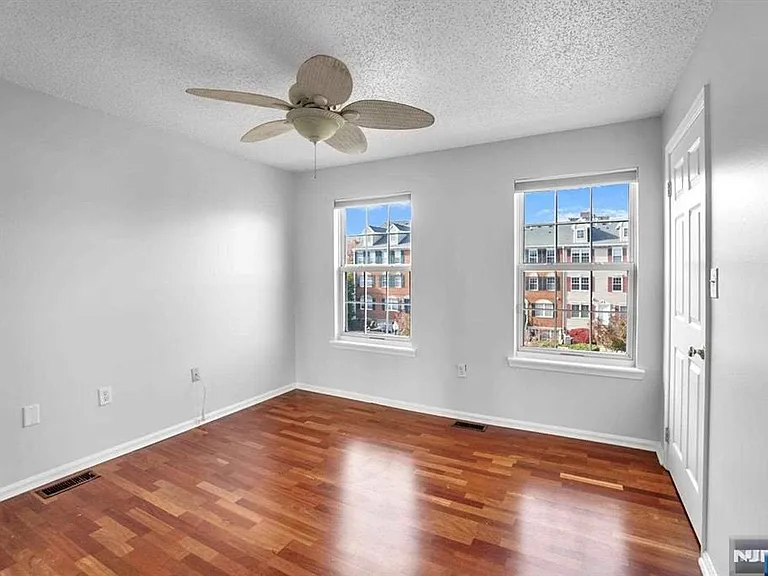 100 Callahan Ct — Photo 21