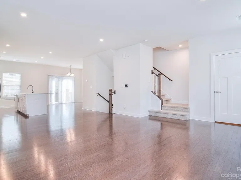 1810 Shumard Ln — Photo 16