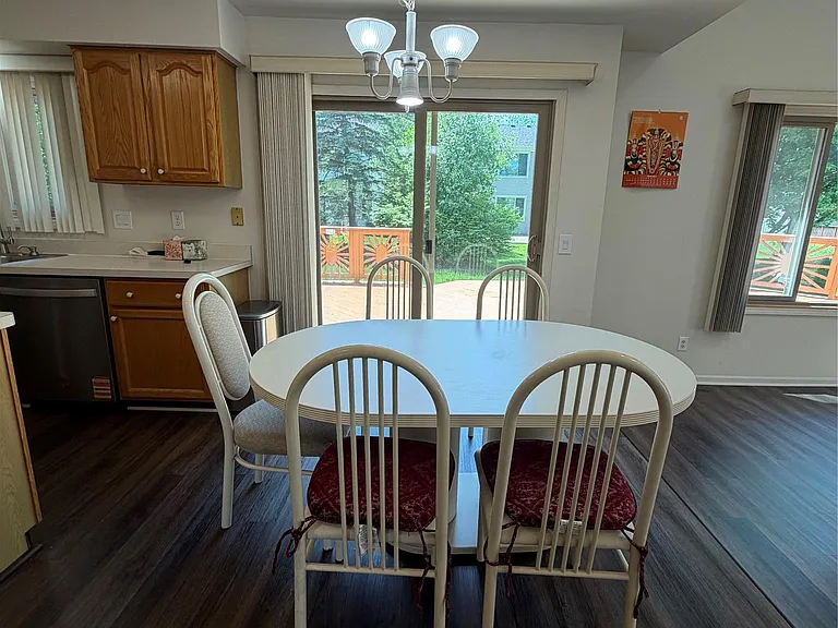 7043 Foxridge Dr — Photo 15