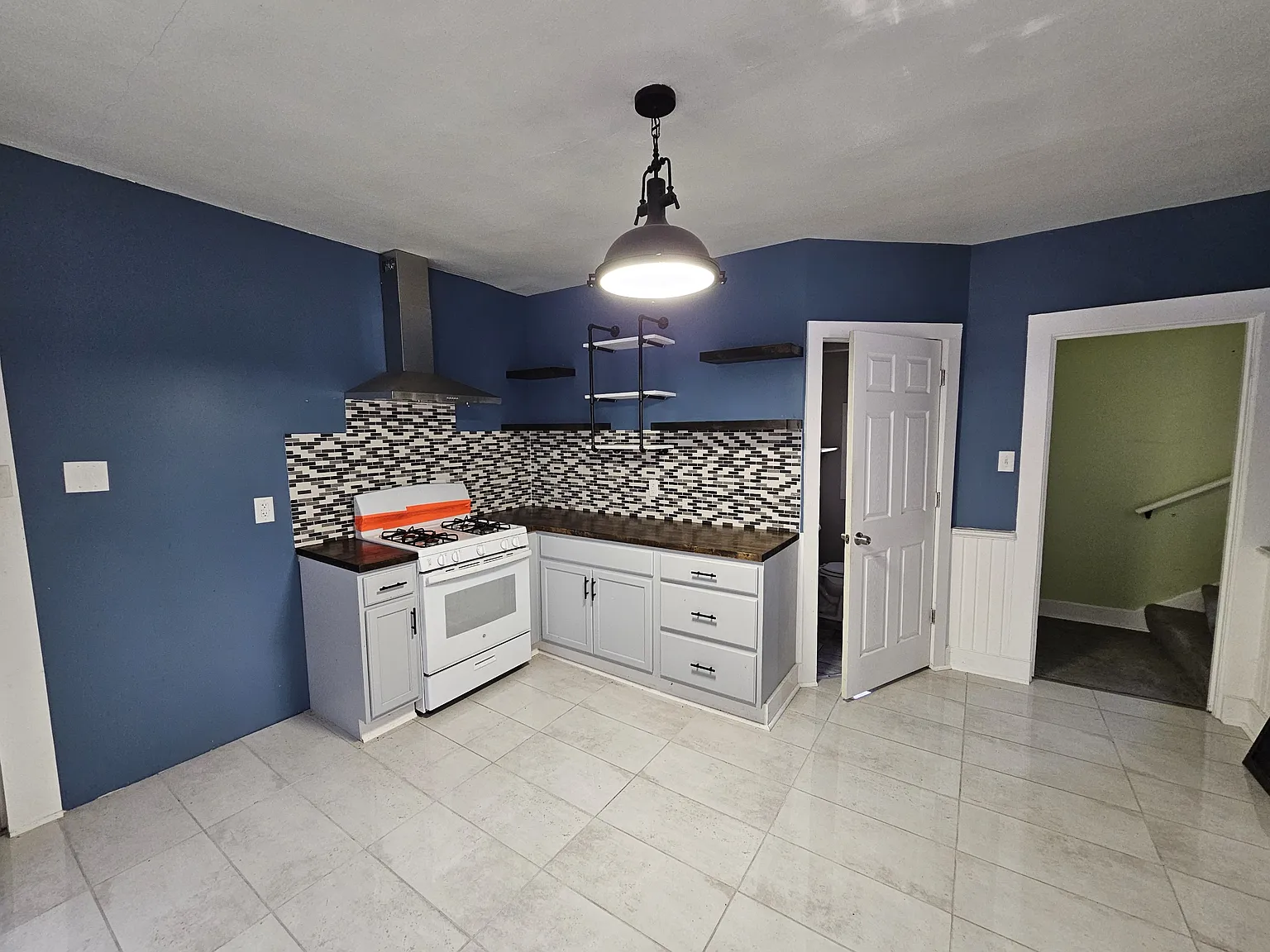 3 bed, $1,700 — Photo 2
