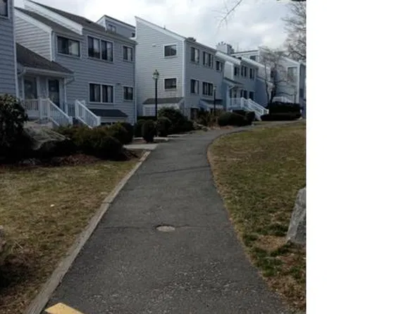 173 Rowayton Woods Dr, Norwalk, CT 06854