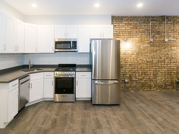 5th image of 1063 W Glenlake #1N