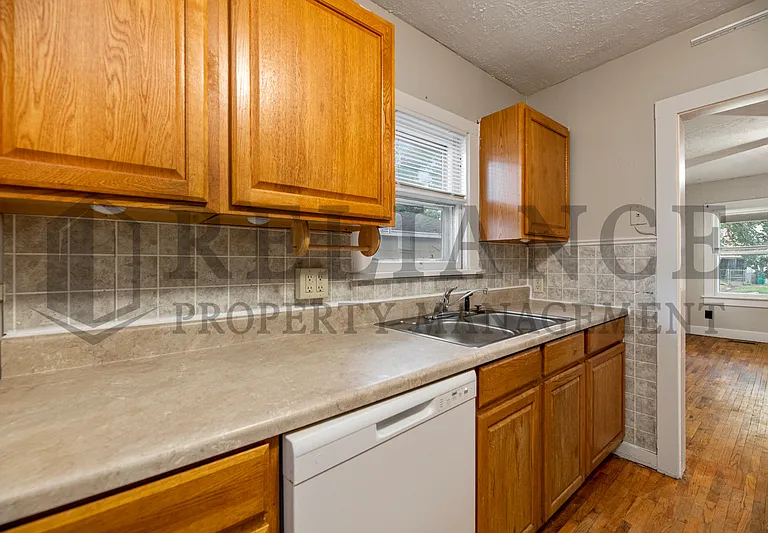 1710 W 1st St N — Photo 17