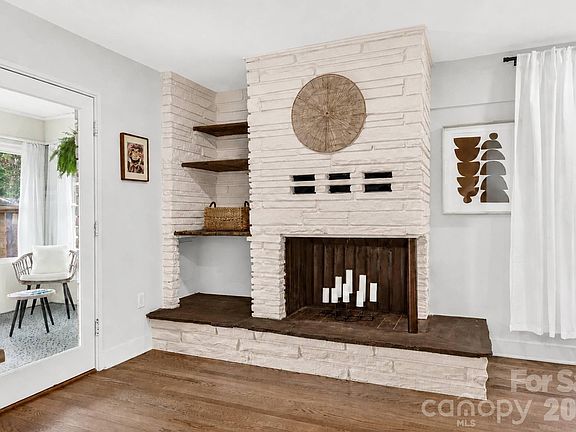 2nd image of 140 Dunbar St