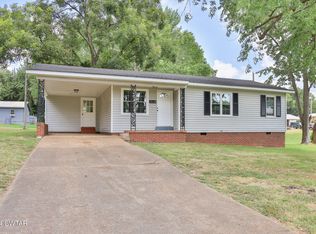106 N Shelby St, Greenfield, TN 38230