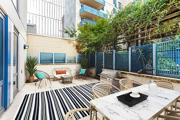 Sold by Compass | media 1
