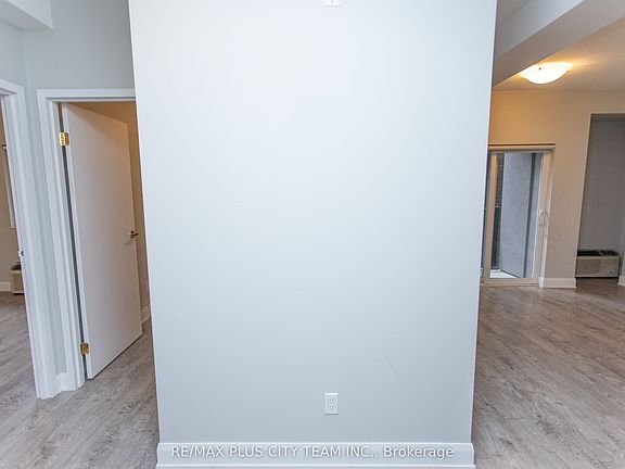 3rd image of 686 Bathurst St #202