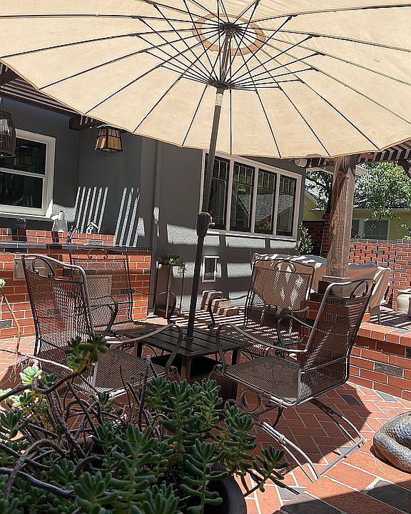 Patio /built in barbecue 