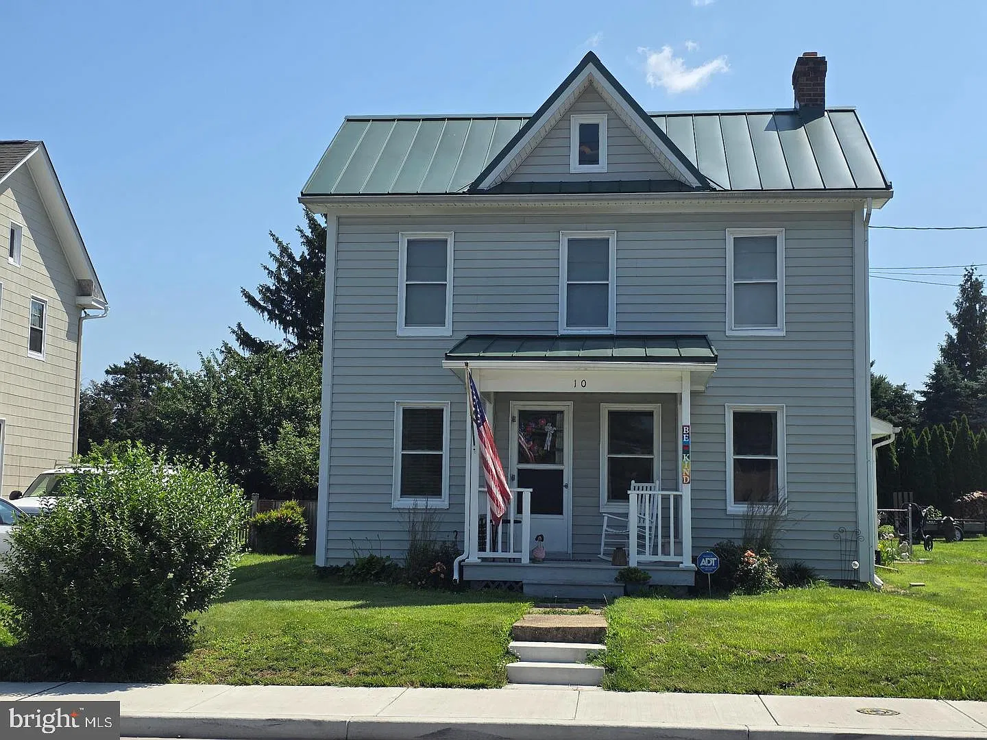 3 bed, 2.0 bath, 1764 sqft, $2,300 — Photo 2